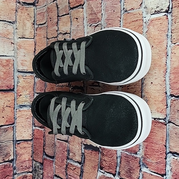 VANS PRO SKATE LOWTOPS, WOMANS SIZE 7.5 EUC - Picture 2 of 11